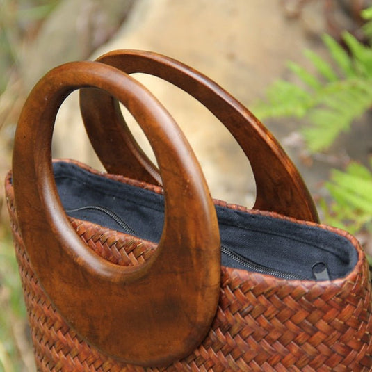 Bolsa de Praia de Palha Elegance com Alças de mão em Bambu - SEREIA DE LUXO BEACH WEAR