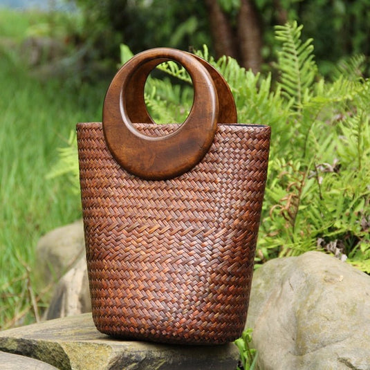 Bolsa de Praia de Palha Elegance com Alças de mão em Bambu - SEREIA DE LUXO BEACH WEAR