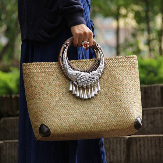 Bolsa de Praia de Palha Mykonos com Alça de mão em Bambu e Metal - SEREIA DE LUXO BEACH WEAR