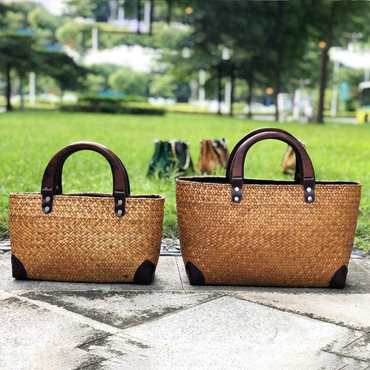 Bolsa de Praia de Palha Rayane com Alça de mão em Bambu - SEREIA DE LUXO BEACH WEAR